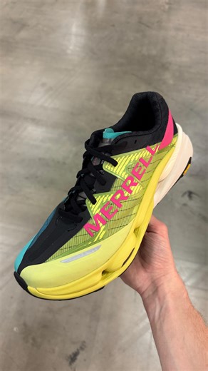 Merrell MTL SpeedARC Peak Built for Ultra Distance, Designed for Precision Meet the Merrell MTL SpeedARC Peak, Merrell’s ultra-distance racer engineered for trails with obstacles, debris, and constant changes in speed, direction, and elevation. With maximum cushioning and a geometry built for long-haul efficiency, this one is made to go far, and fast. Key Tech Highlights: • Carbon Flexplate for propulsion, energy return, and fatigue reduction • FloatPro PB (PEBA) foam top layer for lightweight, 