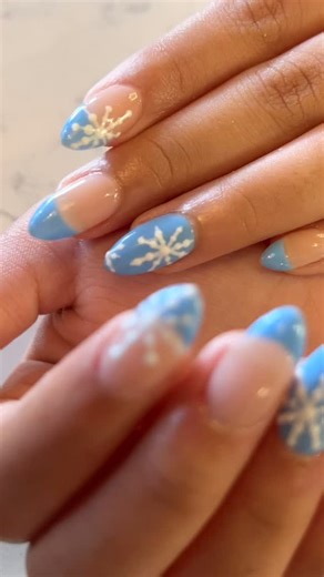 ❄️ Winter wonderland ❄️ nails by Solanyi. Wishing the holidays will stay a little while longer. @westontowncenter #nailart #gelmanicure #nailsofinstagram | The Nail Lounge Weston - Salon & Bar