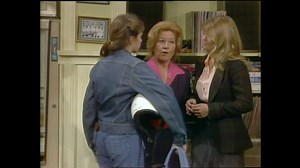 Another year is about to begin at Eastland, and a new girl, Jo Polniaczek (Nancy McKeon), is ready to join Mrs. Garrett and the other girls (Charlotte Rae, Lisa Whelchel, Kim Fields and Mindy Cohn). From Season 2, Episode 1 'The New Girl: Part 1': A new student, Jo Polniaczek, arrives at Eastland. Watch More of The Facts of Life on YouTube: https://bit.ly/36VlpmO Subscribe: https://www.youtube.com/thenormanleareffect Available on Amazon: https://www.amazon.com/Facts-Life-Complete-Mindy-Cohn/dp/B