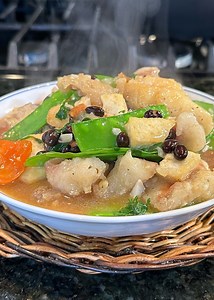 Ganito gawin nyo sa fish fillet, mas malasa. 380 grams fish fillet cut into bite size 4 tbsp cornstarch 4 to 5 tbsp water salt and pepper 100 grams tofu cooking oil for deep frying 5 cloves garlic 1 small onion 1 large tomato 1 can tausi 2 cups water 1 tbsp oyster sauce 200 grams sitcharo 1/2 cup chopped kinchay (thickener - 1/2 cup water and 1 tbsp cornstarch) | Chef Ron Bilaro