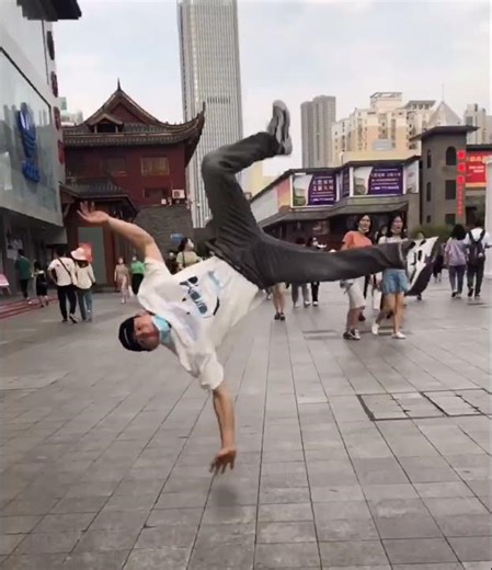 Ultra-Speed Fist Burst 👊🔥 | Blink Once, It’s Over!