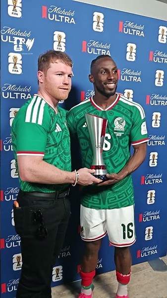 Mexican LEGEND Canelo gifts new national hero Quiñones his POTM award