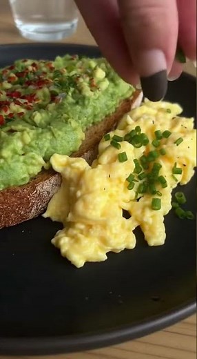 The Easiest Cafe-Style Scrambled Eggs & Avocado Toast (5 Min Recipe)! #BreakfastGoals