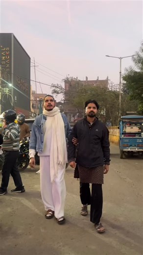 IRFAN SHEIKH on Instagram: "Dila diya laptop 😂 @r.n.computer 8540853431 #reelsinstagram #gaya #bihar #viralvideos #trendingreels"