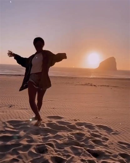 Our fan j_lanice dancing to Sade Adu | We Love Sade