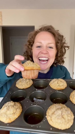 This is THE BEST oatmeal muffin recipe you’ll ever try! I’m so excited to share my newest muffin recipe with you because it’s just perfect. No more dry, crumbly oatmeal muffins — this recipe will leave you with moist, flavorful, bakery style muffins! Simple, wholesome, and satisfying, they’re great for breakfasts and after school snacks! #blogger #food #foodblogger #dessert #michiganblogger #bakery #bakinggoals #ohmyyum #recipes #recipe #recipedeveloper #easyrecipe #muffins #muffinrecipe #oatmea