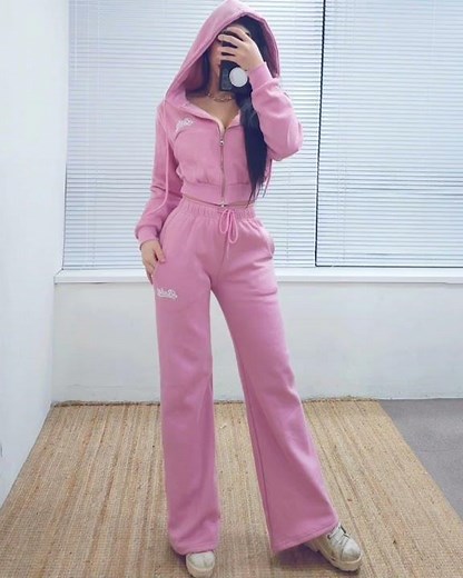 [볼수록매력]핑크 기모 트레이닝 세트로 겨울데일리룩 운동복 연출하기