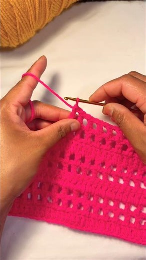 On this tutorial. This pattern made with double crochet stitches and chain. #crochetforbeginners