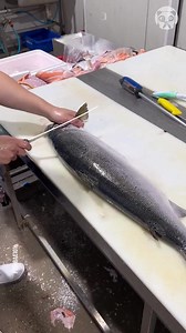 This man makes the fish cleaning look easy! Partner: fishbae101 | Lady Panda
