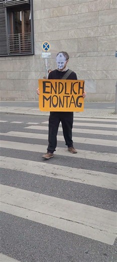 Swarming Neue Generation Berlin vor ARD Studio 01.06.26 023