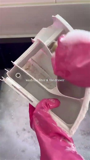 Deep cleaning my washing machine in neon pink therapy light 💖🧼