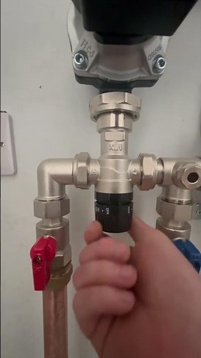 Underfloor heating mixing valve #underfloorheating #heatpump #heating