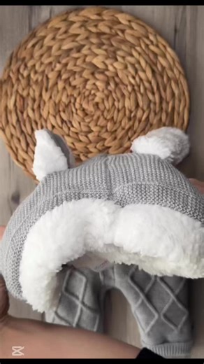 Авая кидс/Avaya kids on Instagram: "Бебешки гащеризон с дебела подплата. Мек отвътре, плътен и топъл. Закопчава се лесно, облича се бързо и не стяга при движение. Подходящ за разходки навън, пътуване и ежедневие през студените дни. Държи топло, стои удобно и изглежда добре. #бебешкигащеризон #бебе #зименгащеризон #дебелгащеризон #зима #бебешкамода #бебешкидрехи #БебешкиДрешки #бебемомче #бебемомиче"