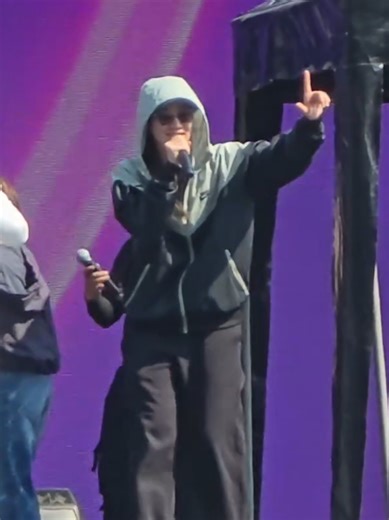 A video of someone who's born to perform on stage my number one girl she is so talented. She's the whole package my beautiful gorgeous queen h8ng you are truly the best 👑💙 @𝐡𝟖𝐧𝐠 | ฮุ้งที่แปลว่าหมอก @h8ngfanclub #inthe8ight #h8ngmt #h8ngning #thiland #gl