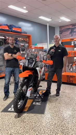 Barkbusters have been hard at work crafting their latest aluminium handguards, made specifically for the KTM 390 Enduro and Adventure range. They’re landing in-store very soon — don’t miss out! Call us or drop in to find out more. ⠀ 📍 Peter Stevens Dandenong – (03) 9120 9200 – 101/107 Lonsdale St, Dandenong VIC 3175 📍 Peter Stevens Adelaide – (08) 8233 4800 – 221 Franklin St, Adelaide SA 5000 @barkbustershandguards ⠀ #PeterStevensMotorcycles #KTM390Adventure #Barkbusters | Peter Stevens Motorc