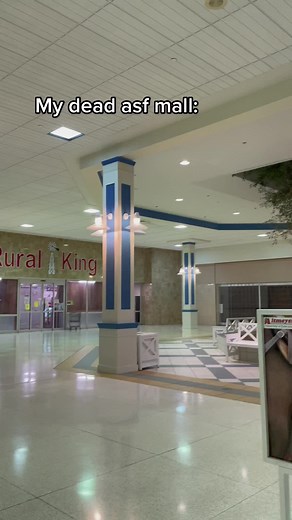 Funny Twilight Saga Photo at the Dead Mall