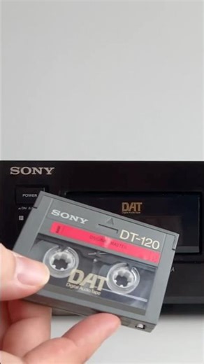 Did he eat a CD for breakfast? 💿 Sony DTC-55ES and the magic of DAT tapes! ⚙️