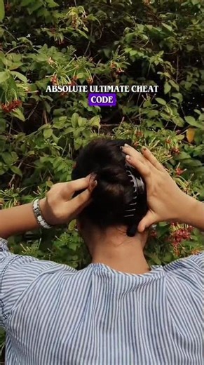 Late for Your Date? Try This Quick & Sleek Side Comb Hairstyle #parcelonaclips #hairstyle
