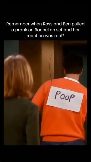 𝘂𝗿𝘀𝗰𝗿𝗼𝗹𝗹𝗺𝗮𝘁𝗲🧃 | It's the famous prank scene where Ross (David Schwimmer) and his son Ben (played by a young Cole Sprouse) team up to scare Rachel (Jennifer... | Instagram