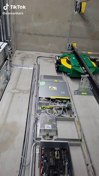 2 floors, mono 500 🤌🤌 #kone #elewankers #elevator #elevatorconstructors #bluecollar #fuckitegtarmegeilefsa