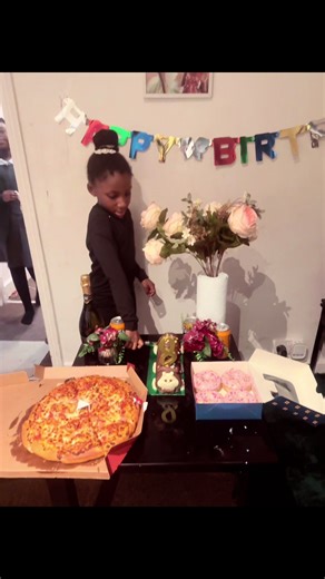 lindaanima23 (@lindaanima23)’s videos with The Birthday Song - Eric Lloyd