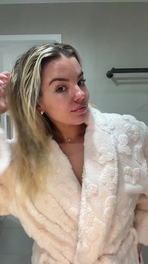 90s Blowout Tutorial: Styling Bangs with Dyson Airwrap