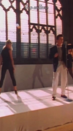 Rick Astley - Never Gonna Give You Up (Official Video)