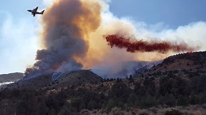 #SlinkardFire Fire actions along U.S Route 395 at Topaz Lake. The highway remains closed between Holbrook Junction, Nevada, and Bridgeport, California, except for local traffic. @BLMca @HumboldtToiyabeNF Video by Jay Nichols, So Cal Interagency Incident Management Team. | U.S. Forest Service-Humboldt-Toiyabe National Forest