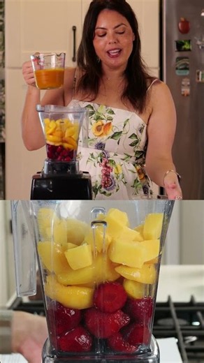How to Make a Healthy Strawberry Fruit Smoothie #recipe #smoothie #shorts