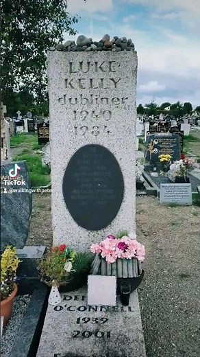 Visiting The Grave Of Legendary Dubliner Luke Kelly in Glasnevin Cemetery, Dublin. #ireland #shorts
