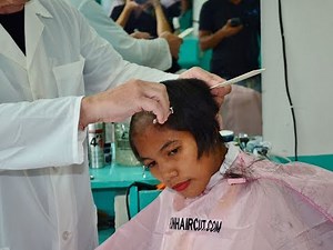 Girl zero manual hair clipper cut