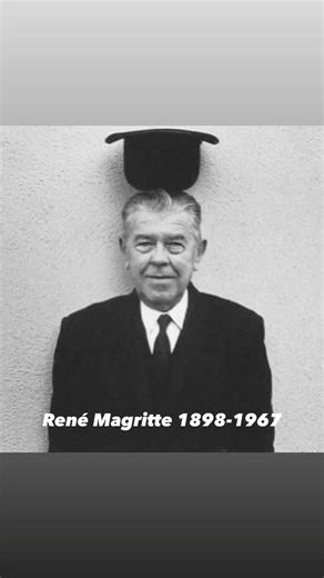 René Magritte : Le Peintre du Mystère qui a Révolutionné le Regard Né le 21 novembre 1898 en Belgique, René Magritte est l'énigmatique maître du Surréalisme dont l'œuvre continue de troubler le spectateur. Après une jeunesse marquée par le drame familial, il se tourne vers l'art et s'installe à Bruxelles. Tout en gagnant sa vie comme dessinateur publicitaire, il s'imprègne des avant-gardes avant de basculer définitivement vers le Surréalisme en 1926 avec "Le Jockey perdu". Son séjour décisif à P