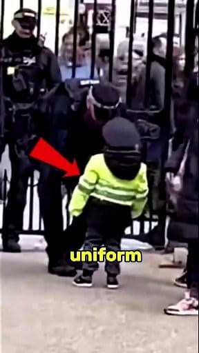 2.4K views · 35 reactions | Police Officer Made Mini Cop’s Day.!! #kingsguard #kingsguardhorse #horseguardparade #horseguards #londonkinghorse #lifeguards | Majestic King's Guards | Facebook