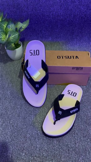 Stylish Black and White Flip-Flops: Model 510 Review