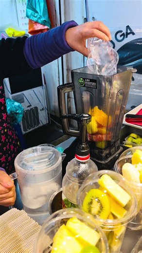 Making Fresh Fruit Smoothies at a Street Market | Colorful & Refreshing 🍹 #juice #fruitdrink #food