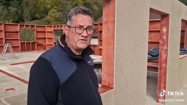 Construcții Solide cu Grafini pentru Pensiune Rucăr-Bran