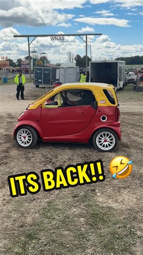 ITS BACK FOR ANOTHER ROLLOVER!! 🤣 #derby #demo #cars #demolitionderby #fordgegraphix #impactmotorsports #demolitionderbyoftiktok #smartcar