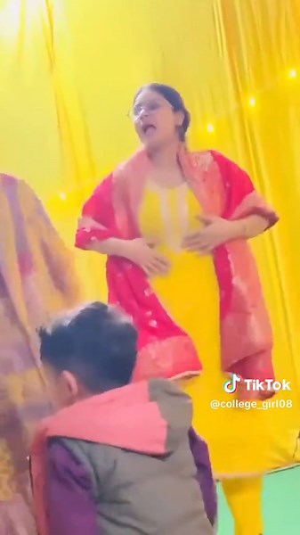 Discover the Life of a College Girl: Tips and Insights