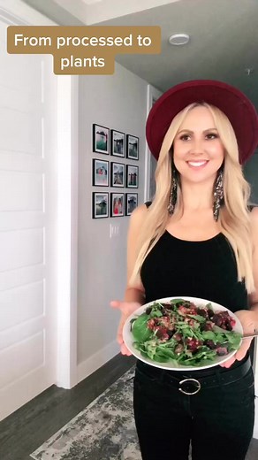 From processed to plants!🍔👉🏻🥦 Happy 10 year anniversary being plant-based to me!🎉 #plantchics #plantbased #plantlover #antiaging #healthcoach