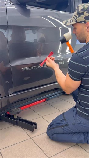 PolonezGarage on Instagram: "Remove Car Badges Safely – Full Tutorial 🔧 In this video, we show how to remove car emblems step by step, using the Jeep Grand Cherokee as an example. The chrome Grand Cherokee badge on the side doors was taken off completely – no scratches, no glue marks, no damage. This is the safest DIY method for de-badging any car. Here’s the process 👇 ✅ Use fishing line 🎣 as a safe “knife” to cut the glue behind the emblem letters ✅ Remove the emblem easily once the glue is 