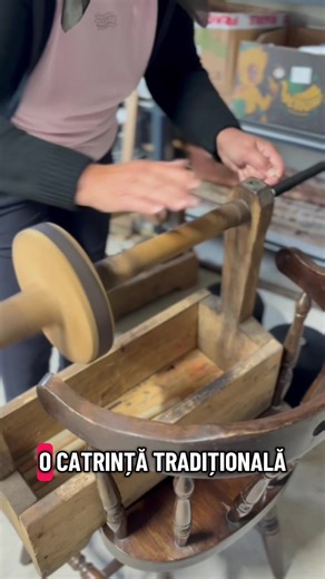 🧵 Catrință tradițională țesută manual în stative, în atelierul Port Străbun. Tradiția prinde viață fir cu fir. 🤍 #PortStrabun #TraditieRomaneasca #CostumTraditional #FYP #Romania