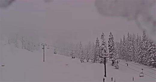 Stevens Pass sees heavy snowfall, traction tires required
