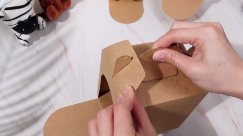 20 Pcs Safari Mini Jungle Animal Plush Toys Stuffed Forest Animals Plush Toys Set with 20 Birthday Hats 20 Paper Boxes Adopt Pet Decor for Adult Theme Birthday Favor(Classic)