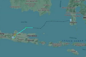 Moment Indonesian plane loses contact captured on flight tracker