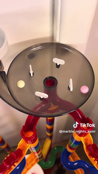 Marble Elimination Series Finals: Pink Wins in Thrilling Race