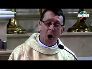 Sacerdote canta aleluya..... espectacular.