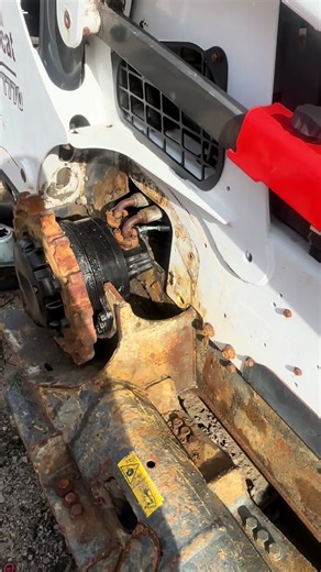 Fixing a Bobcat Drive Motor: A Mechanic's Journey