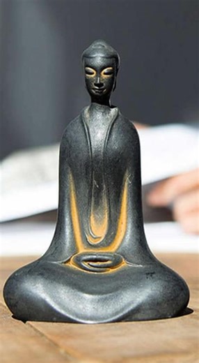 Bring calm, wisdom, and harmony into your home with this handcrafted Shakyamuni Buddha Statue. Made from iron powder and resin with an elegant rusted finish — each piece radiates tranquility and balance. ✨ Perfect for meditation spaces, desks, or as a meaningful gift of mindfulness. | Buddha Stones