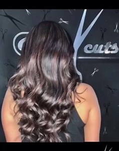 🍯Morena Iluminada ⠀⠀⠀⠀⠀⠀⠀⠀⠀ ◾Este tipo de color es ideal cuando se ha tinturado el cabello por años de negro brinda luz rejuvenece y suavizan las facciones ⠀⠀⠀⠀⠀⠀⠀⠀⠀ 👉Escríbeme, en Coolcuts Peluqueria te ayudamos a encontrar la mejor versión de ti con la que te sientas linda, el look que mejor te va según características faciales y corporales. citas 0978817312⠀⠀⠀⠀⠀⠀⠀⠀⠀ #haircolors #hairstyle #haircolormagic #balayagequito #balayageecuador #ecuador #quito #mechasbalayage #Peluquería #peluq