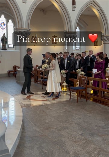Is there a more pin‑drop moment than this? 💛 I’ll let you in on a little secret… sometimes I actually prefer the bridal entrance to be instrumental. When the groom sees his bride and the emotions hit, I find it impossible not to get a little choked up too. 2026 dates are now limited, send me a dm to secure your date #weddingsinger #weddingmusic #bridalentrance #irishweddings #liveweddingmusic